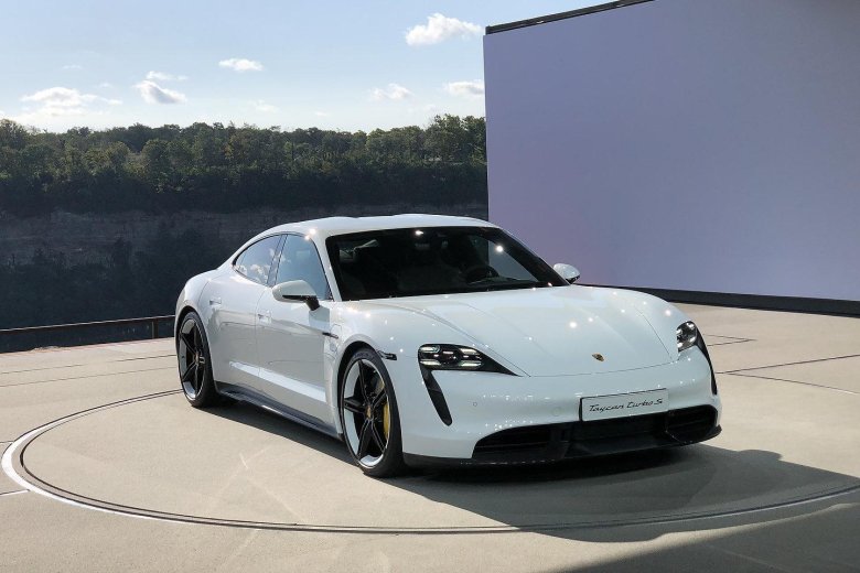 Порше taycan 2020