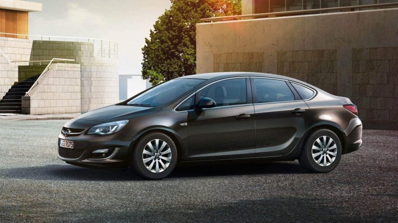 Opel astra j 2012 седан
