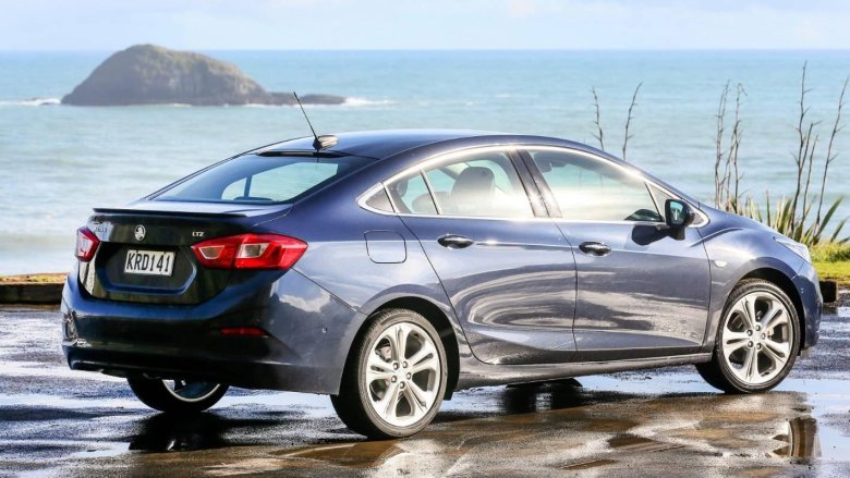Опель астра 2018 седан