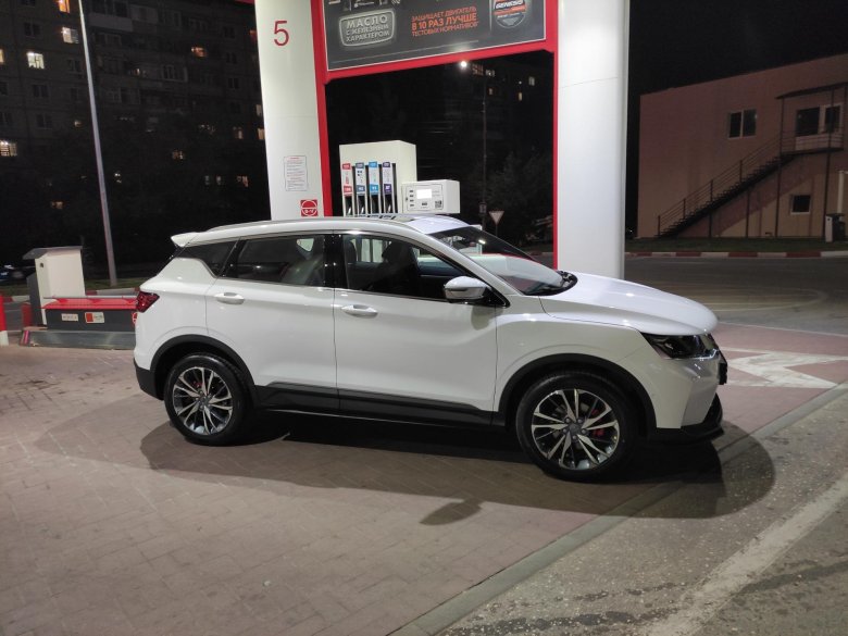 Geely coolray 2021 белый