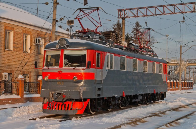 Пассажирский локомотив чс2