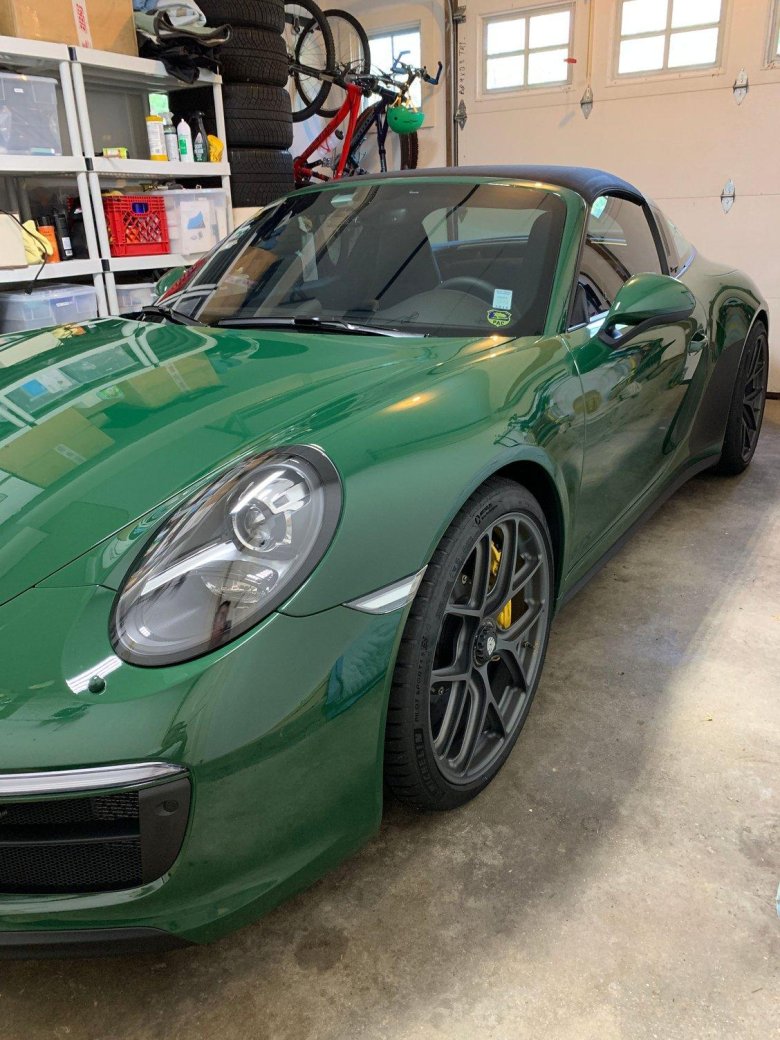 Зеленый порше 911