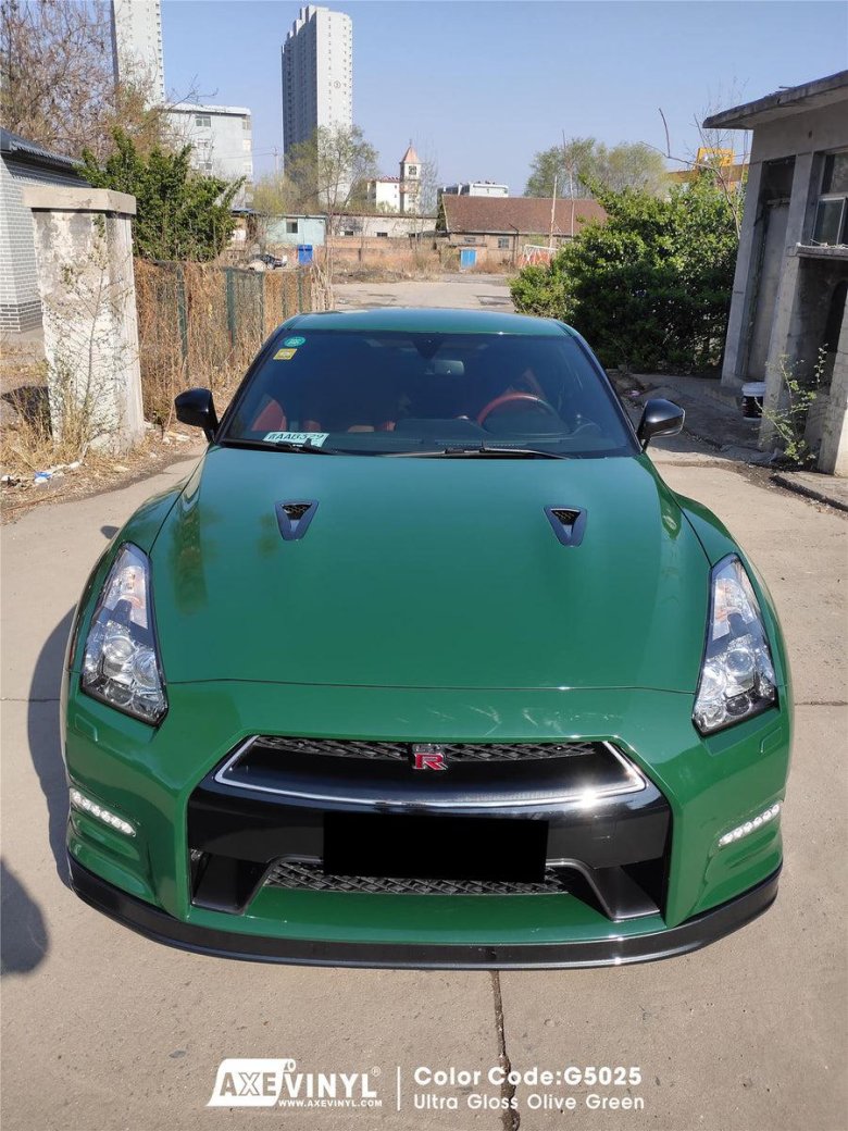 Nissan gtr green