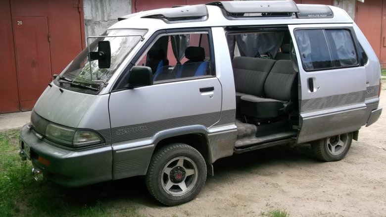 Toyota master ace surf 1990