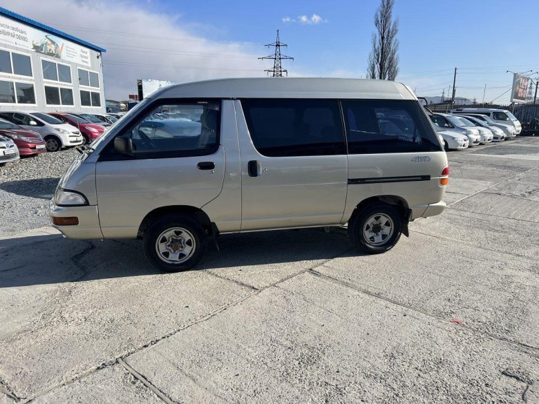 Ниссан ларго 1995