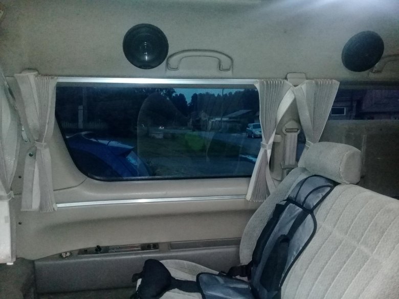 Шторки на toyota town ace