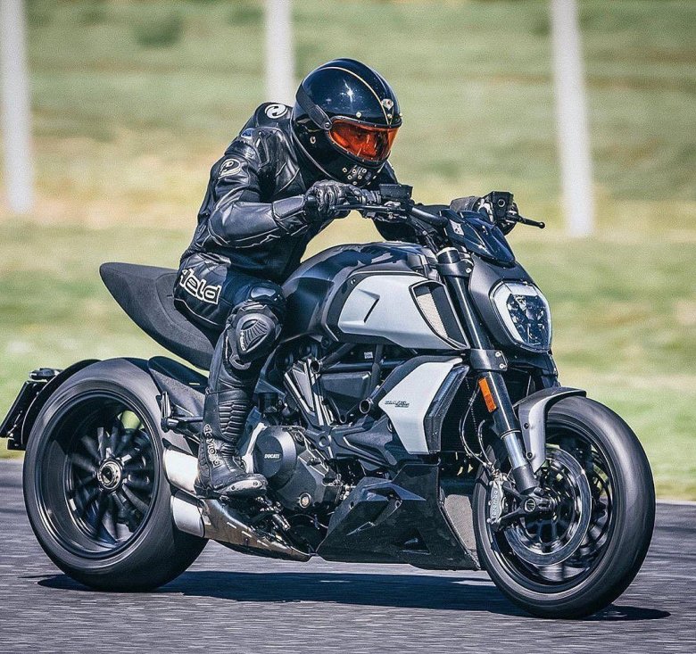 Мотоцикл ducati diavel 1260