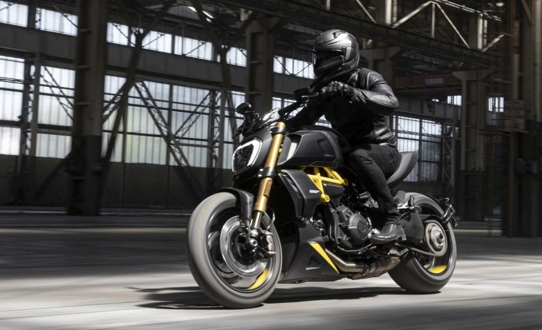 Ducati diavel 1260 black