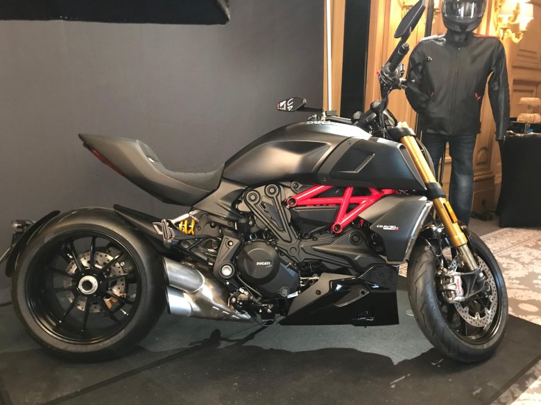Ducati diavel carbon