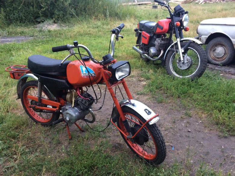 Советский мопед карпаты