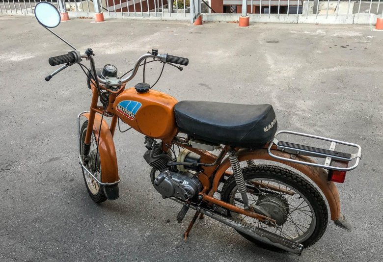 Советский мопед карпаты