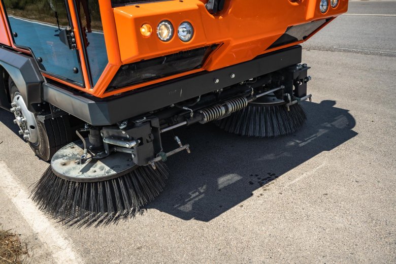 Подметально-уборочный прицеп «чистогор»