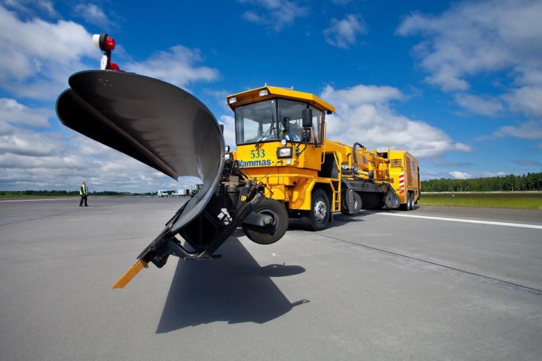 Аэродромная снегоуборочная техника