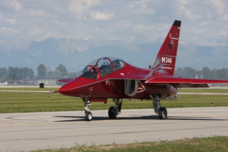 Учебно тренировочный самолет