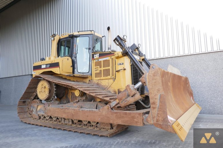 Катерпиллер бульдозер