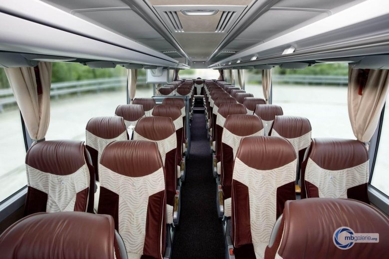 Автобус мерседес бенц