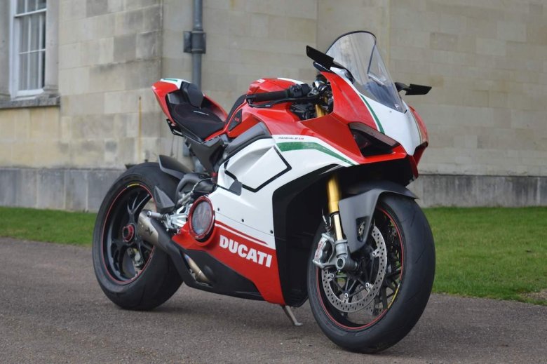 Ducati panigale v 4 r