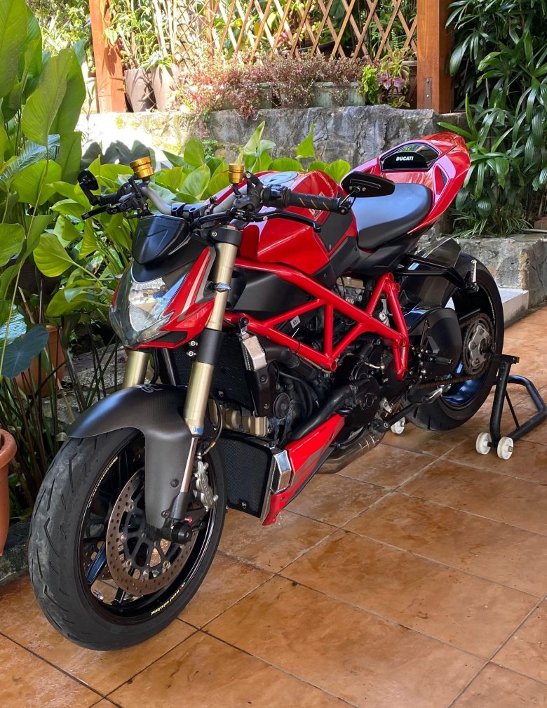 Ducati streetfighter