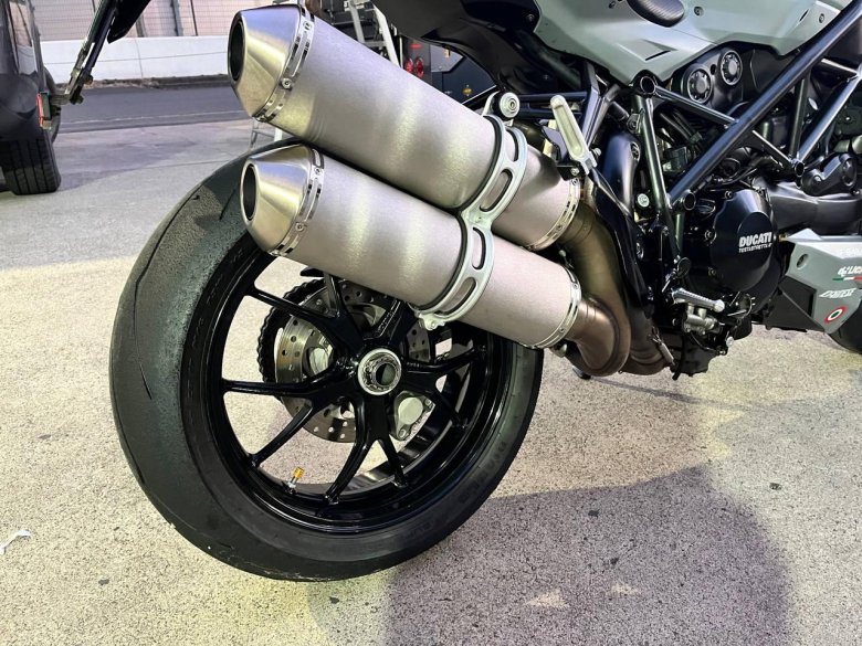 Мотоцикл монстр