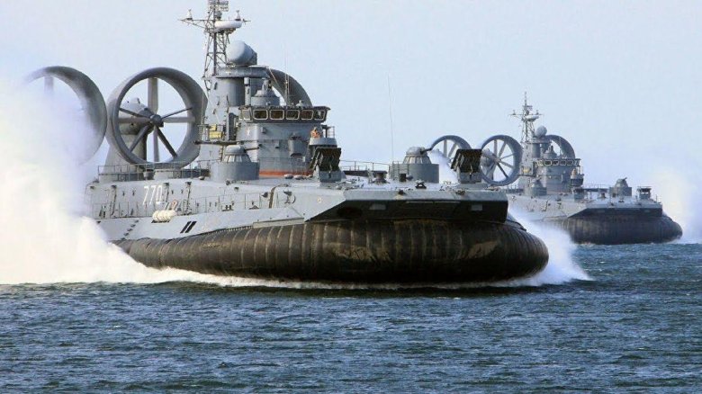 Корабль на воздушной подушке зубр