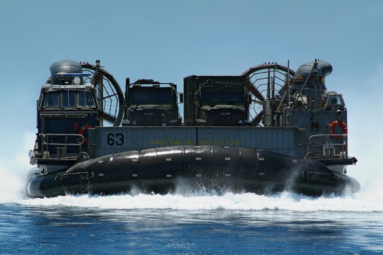 Десантный катер lcac
