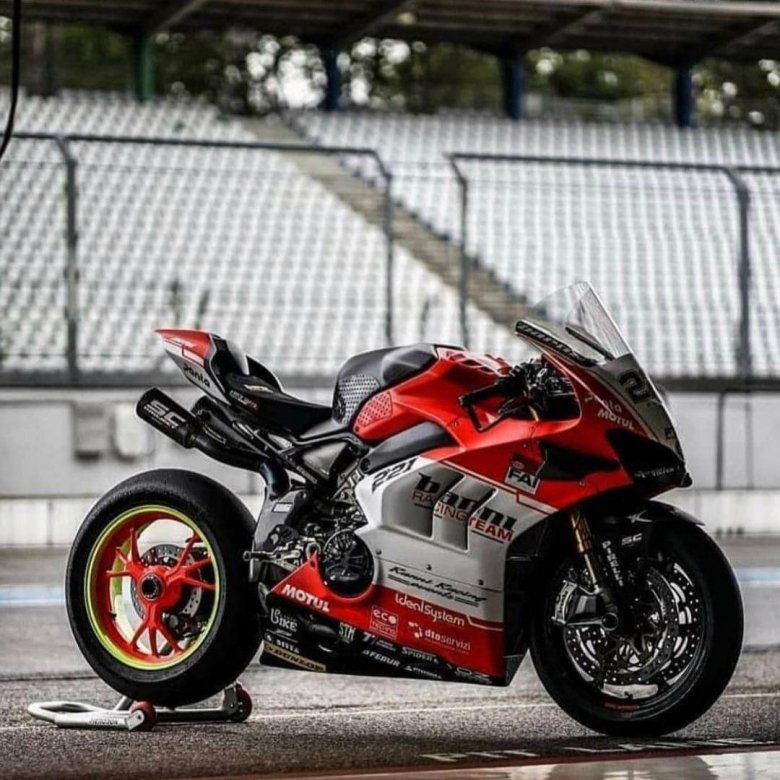 Дукати панигале суперлеггера