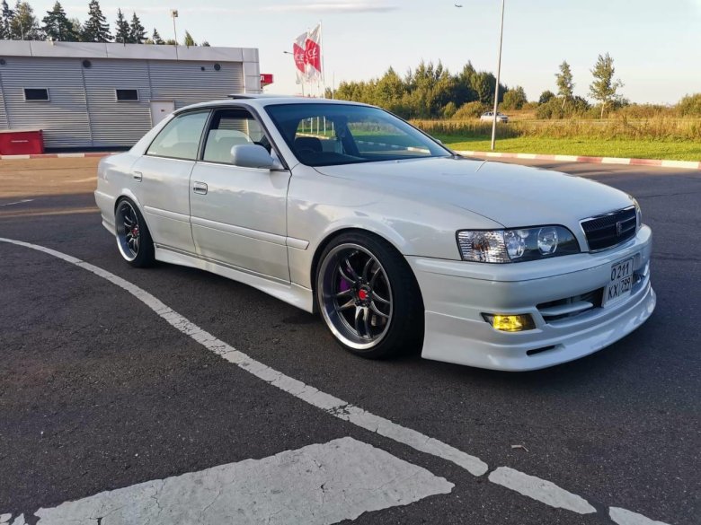 Тойота чайзер 100 серебристый