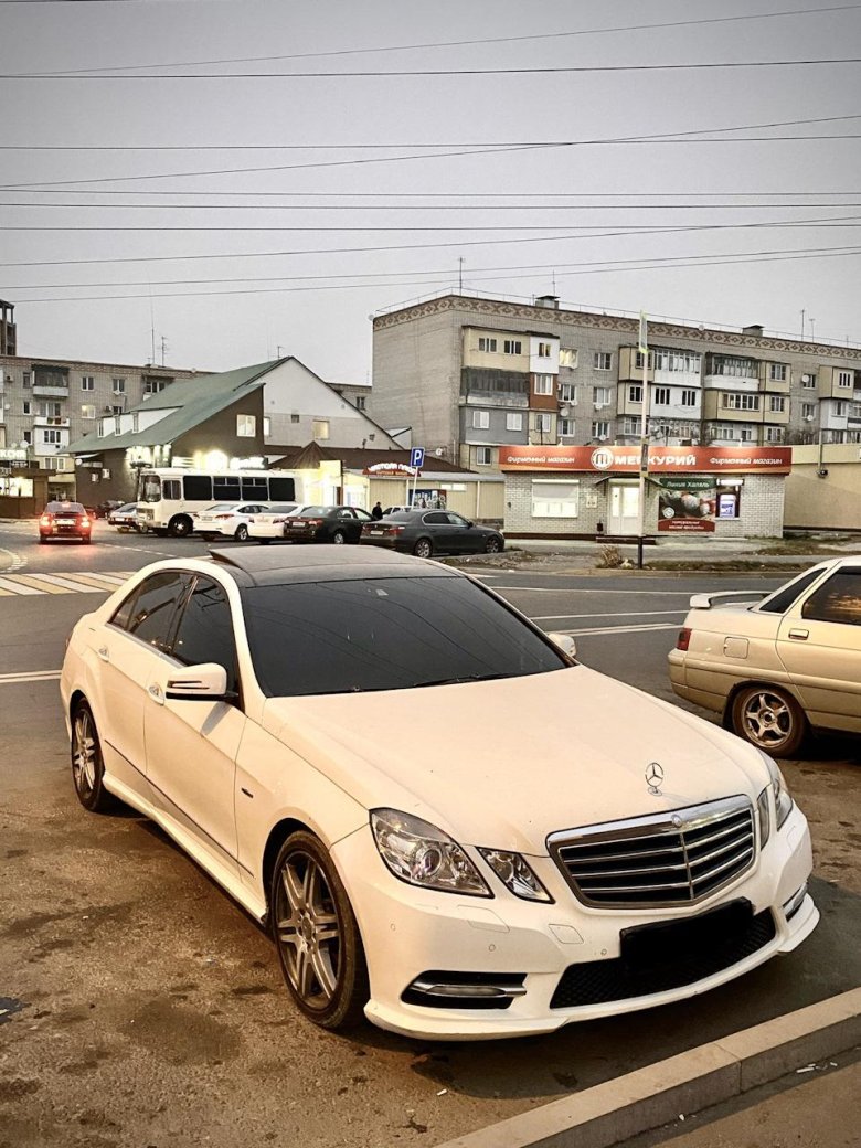 Mercedes 212 тонированный