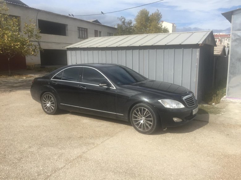 Мерседес 221 черный тонированный