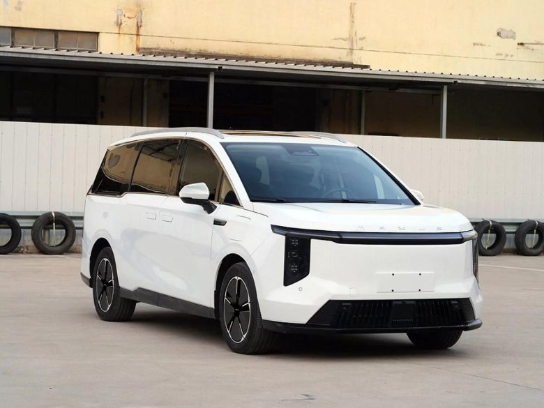 Китайский электрический минивэн