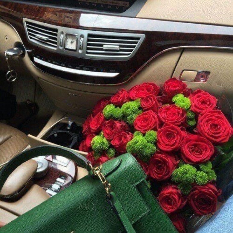 Цветы в машине
