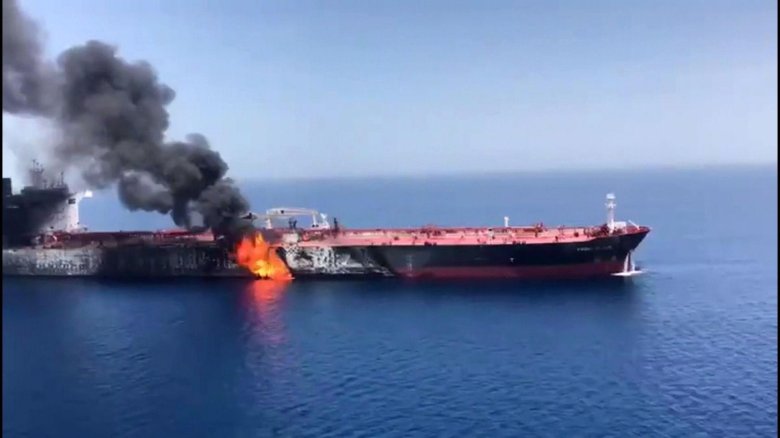 Танкер с нефтью