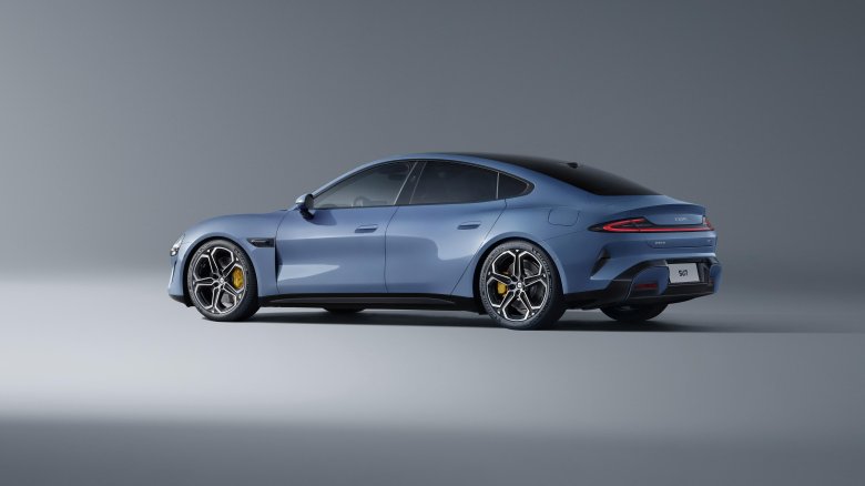 Электрокар xiaomi su 7