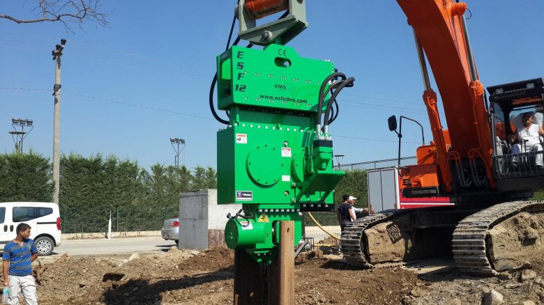 Вибропогружатель на экскаватор