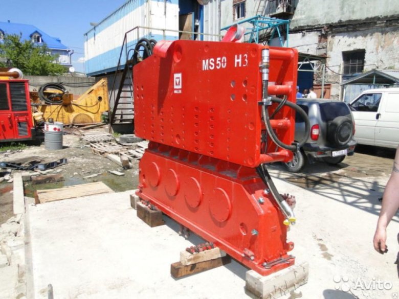 Вибропогружатель свай