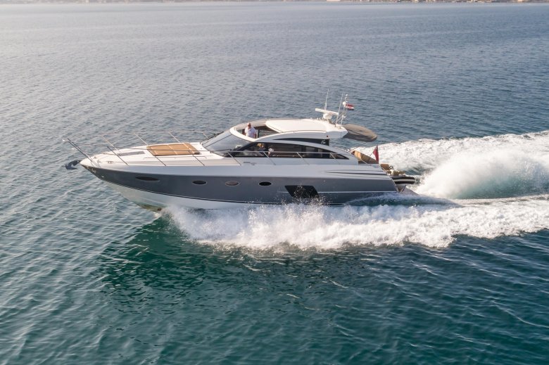 Моторная яхта принцесса 64