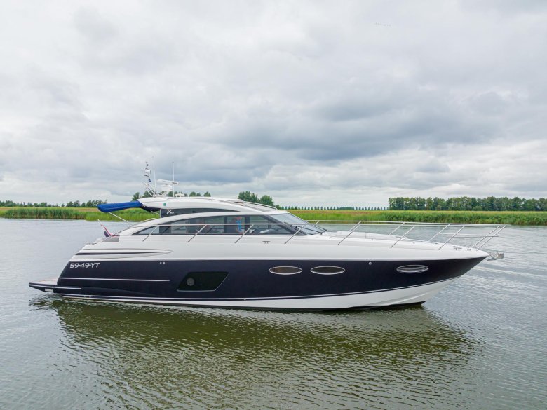 Моторная яхта