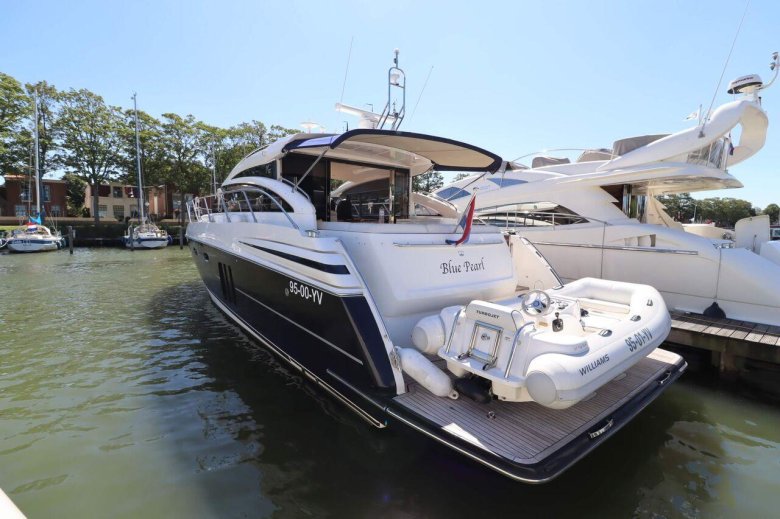 Катер моторный