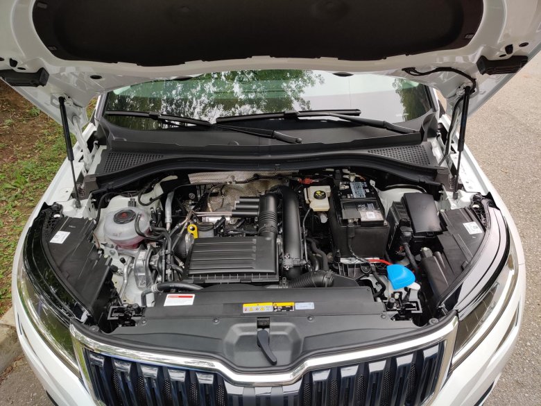 Моторный отсек шкода кодиак