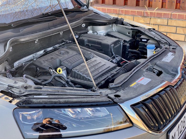 Уплотнитель капота шкода карок