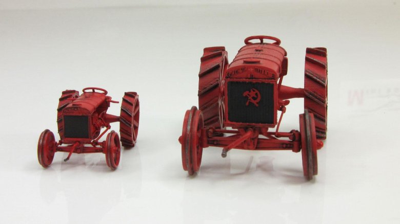 Трактор красный путиловец