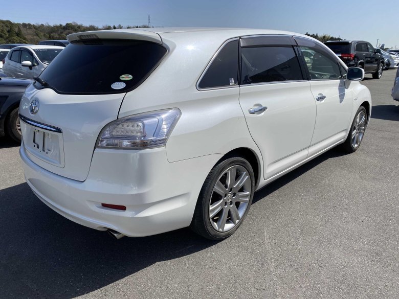 Toyota mark x zio 2011