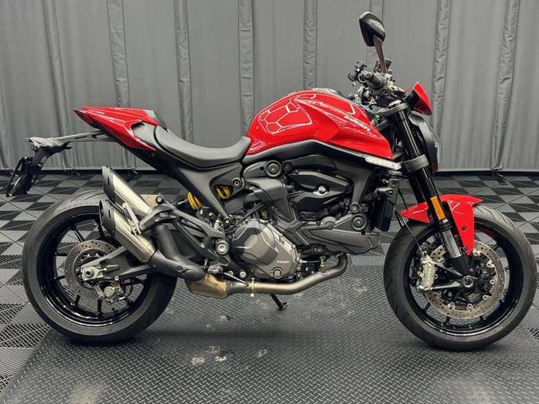 Ducati monster 937