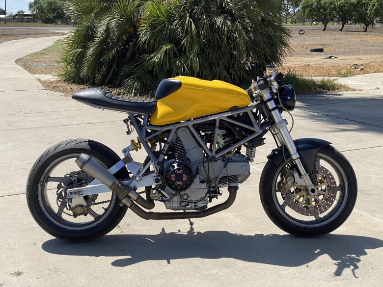 Ducati monster 600 cafe racer