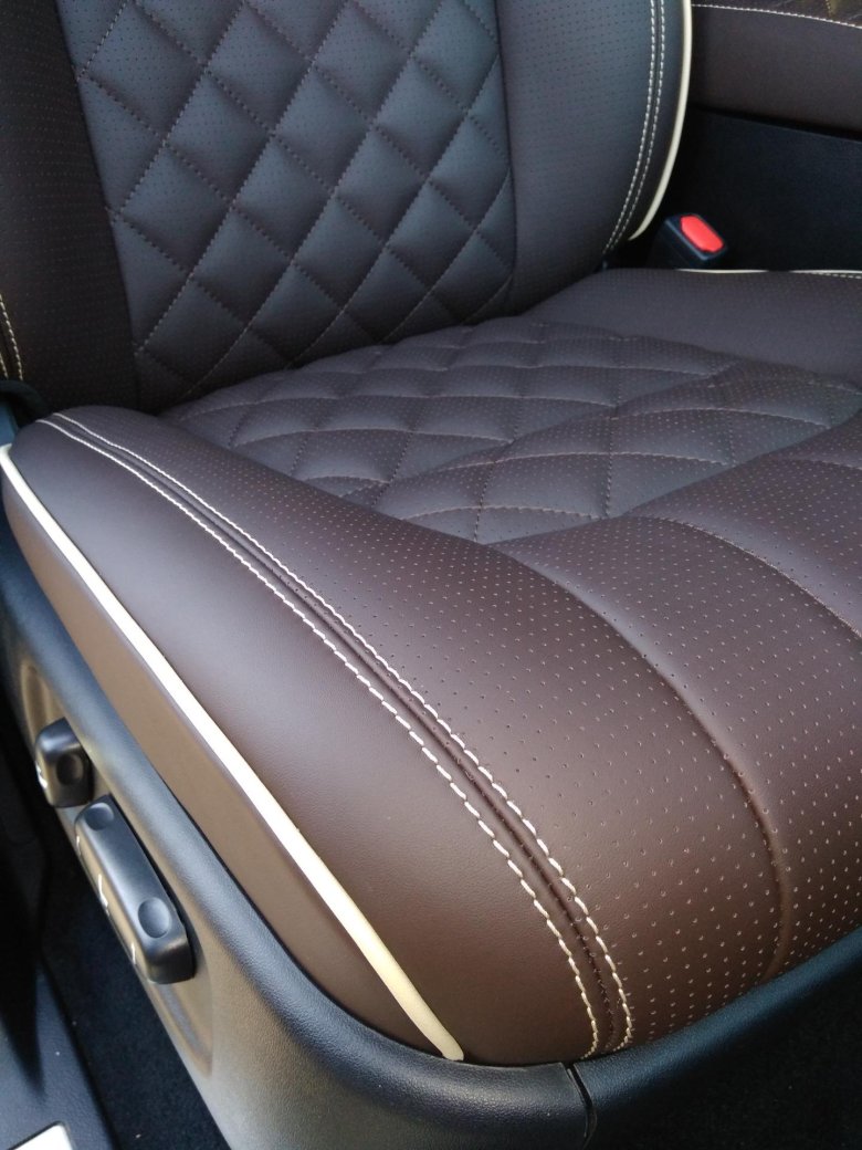 Кожаный салон автомобиля