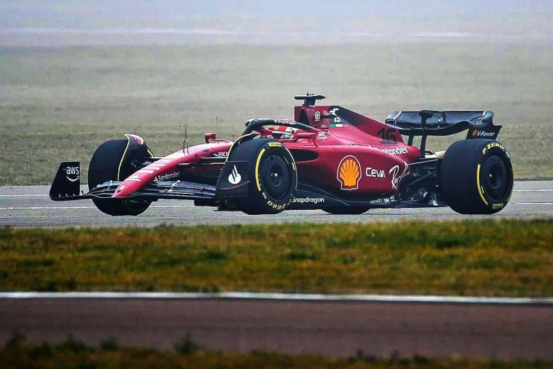 Болид ф1 феррари 2022