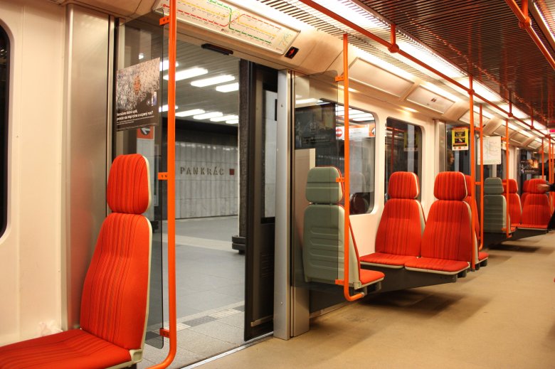 Метро прага вагон