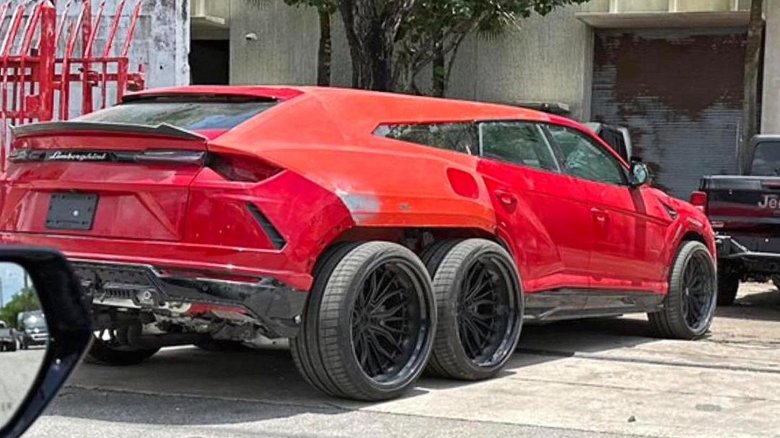 Lamborghini urus 6x6