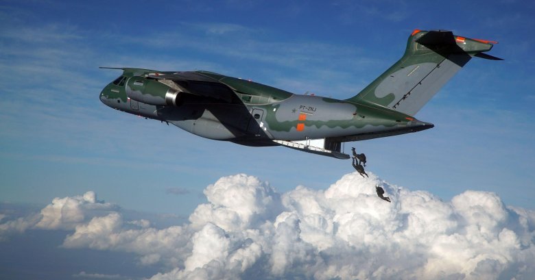 Самолет военный транспортный