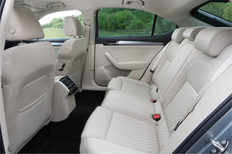 Skoda superb салон